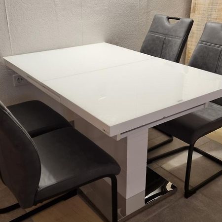 Modern Eingerichtete 3-Zi-Ferienwohnung Zu Vermieten Леффінген Екстер'єр фото
