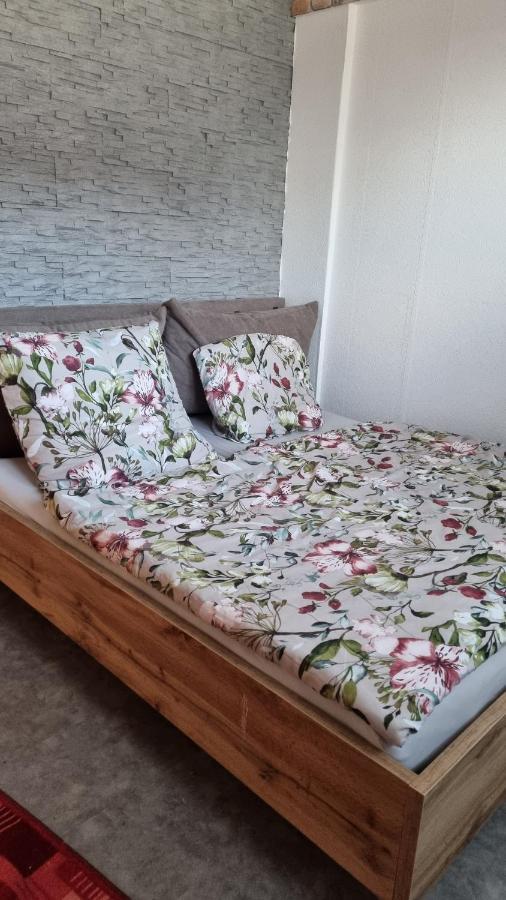 Modern Eingerichtete 3-Zi-Ferienwohnung Zu Vermieten Леффінген Екстер'єр фото