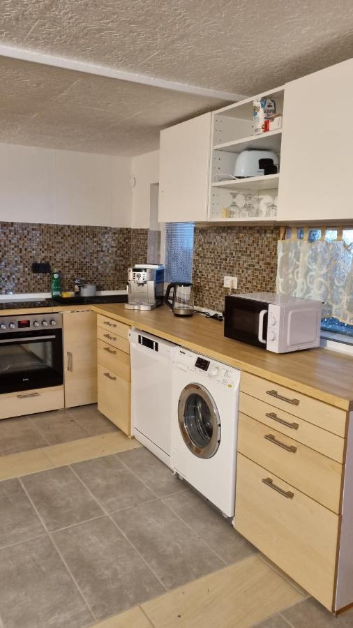 Modern Eingerichtete 3-Zi-Ferienwohnung Zu Vermieten Леффінген Екстер'єр фото